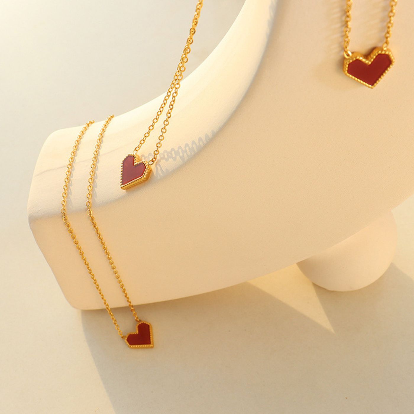 Collier cœur rouge bordé d’or