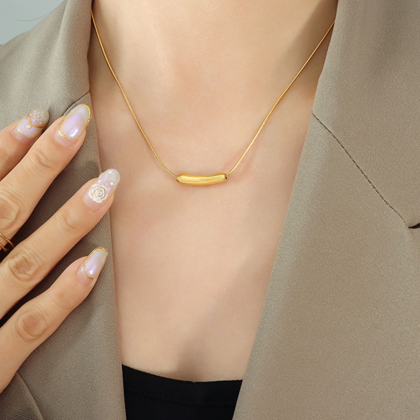 Collier Smile Bar Court